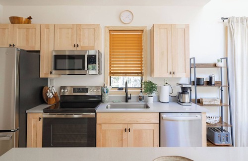 Wilmington House | Mountain Modern Home on Lake Everest! Only 3 miles to Whiteface!
