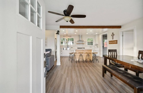 Gallatin House | Mountain Music - Stunning Views Hot Tub & Fire pit