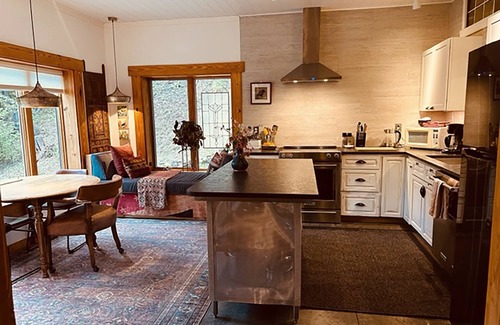 Weaverville House | Mountain Nest, Beautiful Views, 1 Bedroom Ground Level Apartment