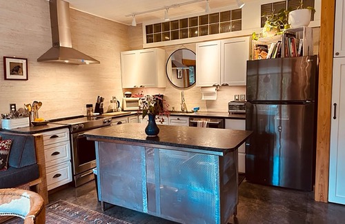 Weaverville House | Mountain Nest, Beautiful Views, 1 Bedroom Ground Level Apartment