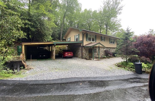 Pineola House | Mountain Oasis Retreat with Skiing, Beach and Golf.