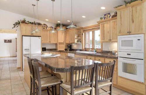 Pole Creek Meadows House | Mountain Peak Home