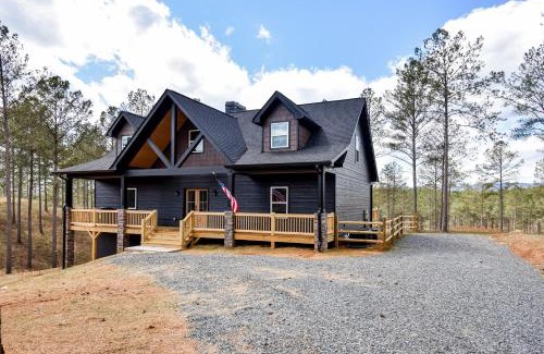 Ellijay House | Mountain Peak Lodge: Where Games and Views Meet