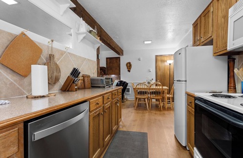 Angel Fire Condo | 'Mountain Pines Retreat' 2-bedroom condo with WiFi in Angel Fire