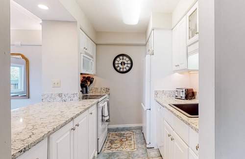 Warren Condo | Mountain resort condo with pools, tennis, sauna, gym, fireplace, & ski shuttle