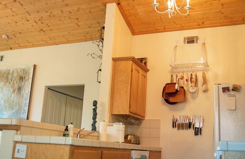 Pine Mountain Club House | Mountain Retreat with Sauna & EV Charger – Perfect for Families!