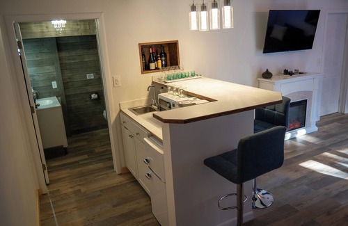 Pine Mountain Club House | Mountain Retreat with Sauna & EV Charger – Perfect for Families!