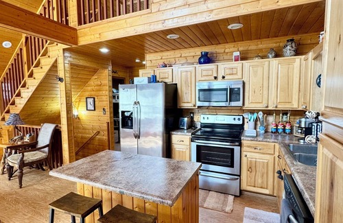 Grassy Creek Cabin | Mountain Retreat Cozy 3-bedroom Cabin - minutes to the New River. Pet friendly!