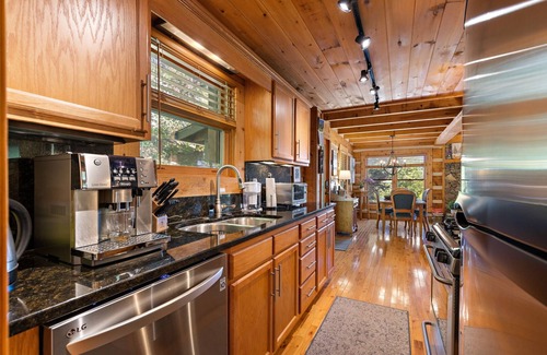 Blowing Rock Cabin | Mountain Retreat in Blowing Rock