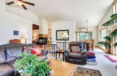 Drake House | Mountain Retreat in Drake w/ Fireplace & Views!