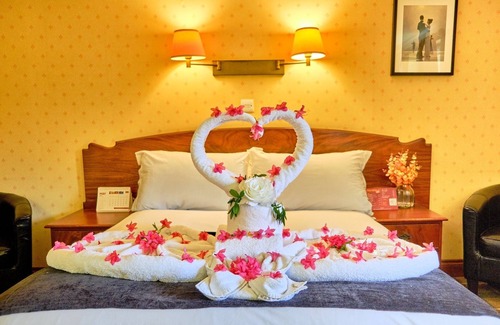 Tyndrum Hotel | Mountain Retreat + Indoor Games, Breakfast, Gardens & Easy Access to Loch Lomond