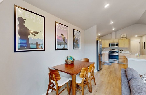 Alyeska House | Mountain retreat near the slopes with grill, full kitchen, & children's games