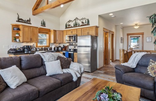 Estes Park House | Mountain Retreat: Private Hot Tub & Scenic Views