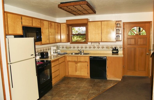 Arnold Apartment | Mountain Retreat Resort