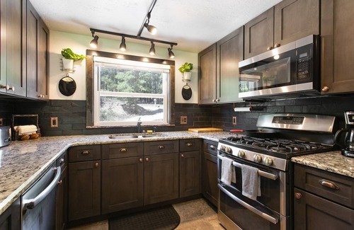 Black Hawk Cabin | Mountain retreat w/creekside sauna and fire pit patio - Casinos nearby!