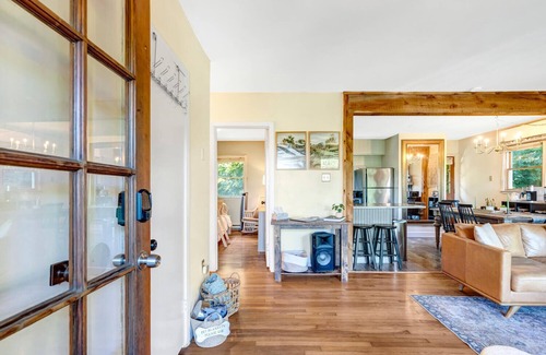 Luray House | Mountain retreat w/hot tub, sauna, projector, close to river and 25 to NP!