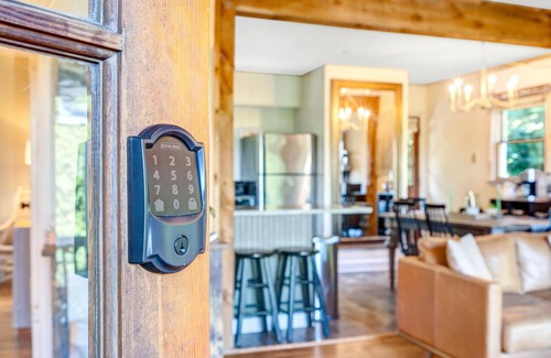 Luray House | Mountain retreat w/hot tub, sauna, projector, close to river and 25 to NP!