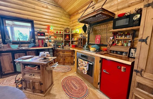 Orderville Cabin | Mountain Retreat with private hot tub Close to Zion!