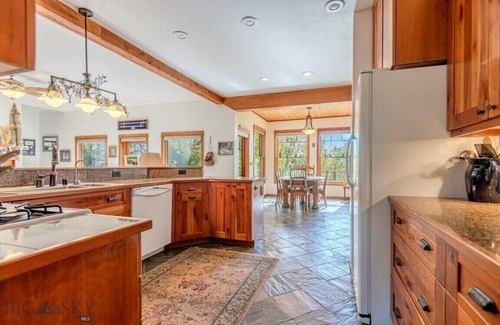 Jefferson County House | Mountain Retreat with Views, Nature and Comfort