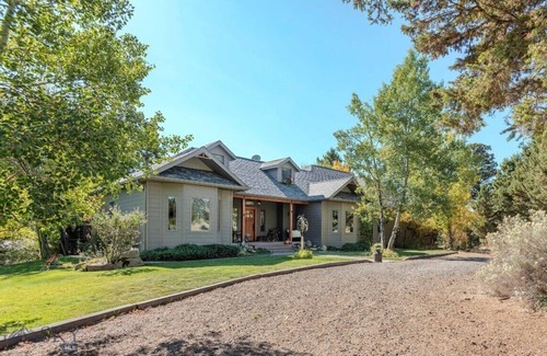 Jefferson County House | Mountain Retreat with Views, Nature and Comfort