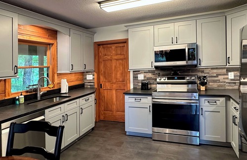 Sylva Cabin | Mountain Ridge- Peaceful Cabin Close to WCU & River Access w/Great Views!