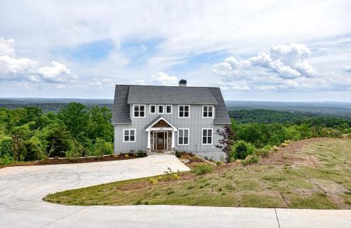 Clarkesville House | Mountain Ridge Retreat