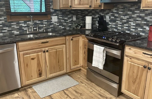 Eagle River House | Mountain & River Views, 7 P Hot Tub, 4 Patios, 4 Bedrooms, 2+ Baths, Cozy FP