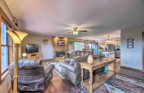 Ruidoso Cabin | ‘Mountain’s Majesty’ Cabin w/Hot Tub & Mtn Views!