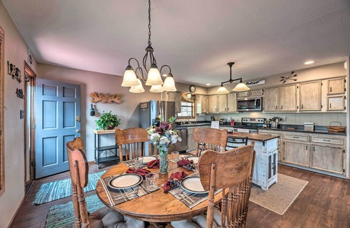 Ruidoso Cabin | ‘Mountain’s Majesty’ Cabin w/Hot Tub & Mtn Views!