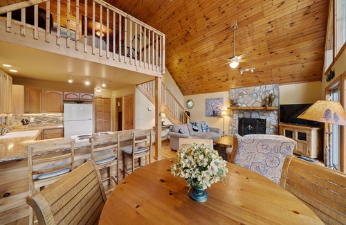 Maggie Valley Cabin | Mountain Serenity: Secluded Treehouse Retreat w/Hot Tub & Breathtaking Views!