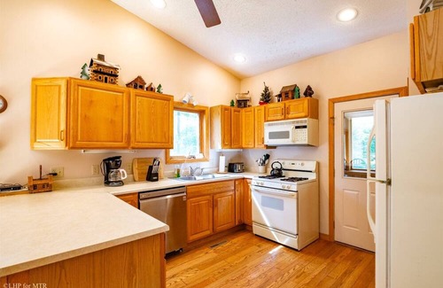 Timberline House | Mountain Shadows - 169 Woods End CourtnnMountain Shadows - Access to Community Swimming & Fishing Pond, Hot Tub, Pet Friendly