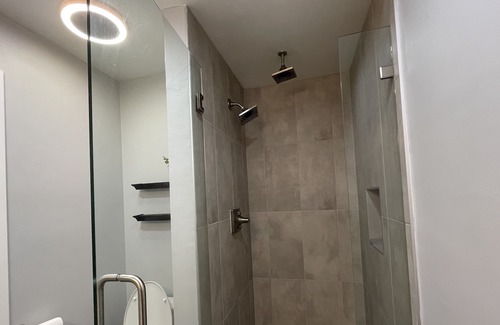 Bakersfield Condo | Mountain side retreat w/ floor to ceiling windows!