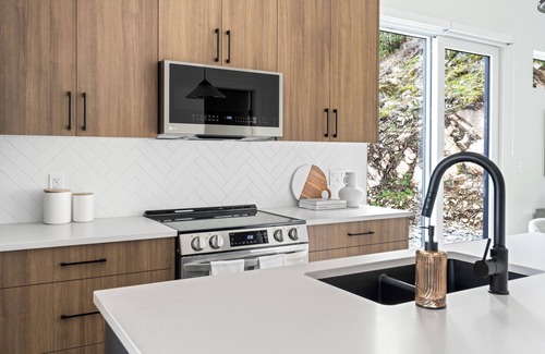 Regional District of Nanaimo House | Mountain Suite ⭐️ Ocean View Fire Pit ⭐️ Family-Friendly ⭐️ Near Nanaimo Ferry ⭐️ WD