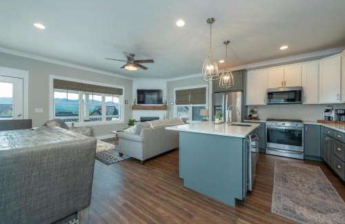 Black Mountain House | Mountain Sunrise