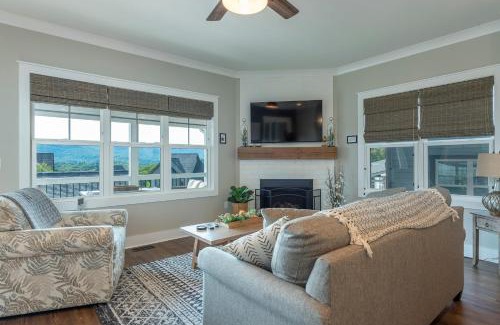 Black Mountain House | Mountain Sunrise