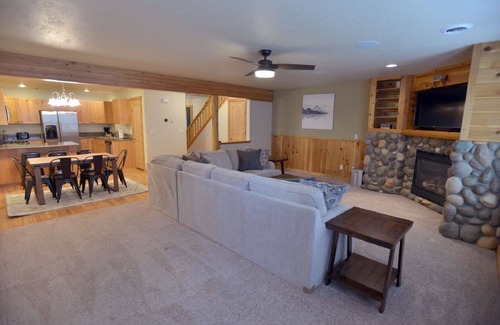 McCall Condo | Mountain Therapy: A/C, Pet Friendly, Walk to Davis Beach and Ponderosa Park