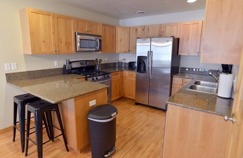 McCall Condo | Mountain Therapy: A/C, Pet Friendly, Walk to Davis Beach and Ponderosa Park