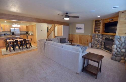 McCall House | Mountain Therapy by Casago McCall - Donerightmanagement
