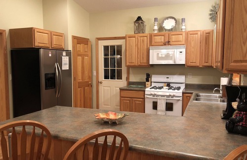 Timberline House | Mountain Time - Updated 3 bedroom home, walk to trails, horses, tennis, & more!