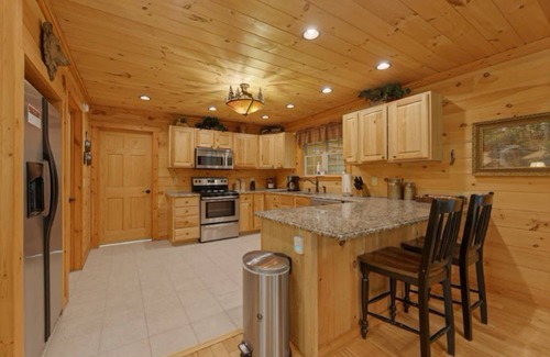 Sautee Nacoochee Cabin | "Mountain Time" luxurious cabin near Helen and Unicoi State Park
