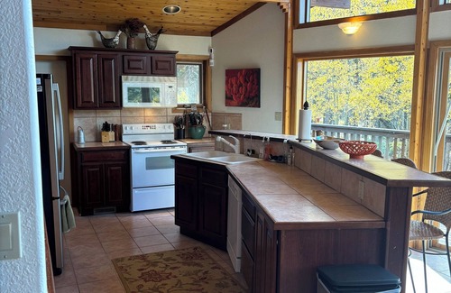 Angel Fire Cabin | Mountain Top 4-bedroom Lodge near Angel Fire with WiFi