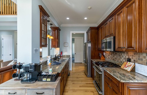 Altamont House | Mountain Top at Linville Falls - Stunning views, hot tub, pet friendly, near Linville Falls Winery!