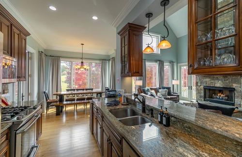 Altamont House | Mountain Top at Linville Falls - Stunning views, hot tub, pet friendly, near Linville Falls Winery!