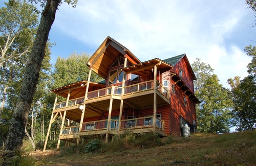 Brasstown Cabin | Mountain Top Cabin 5 minutes from the John C. Campbell Folk School