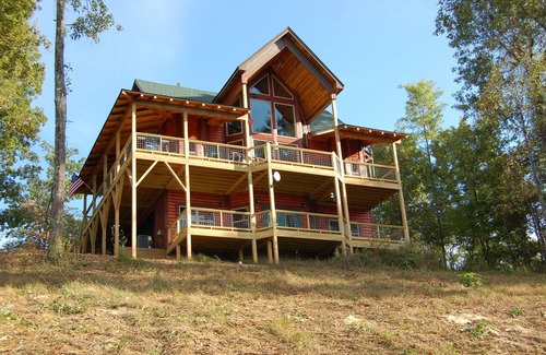 Brasstown Cabin | Mountain Top Cabin 5 minutes from the John C. Campbell Folk School