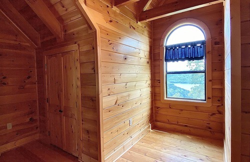Rock Harbor House | MOUNTAIN TOP CABIN WITH PARTNERING MARINA ON NORRIS LAKE