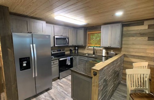 Caton House | Mountain Top Views*2 Master BR* Centrally Located