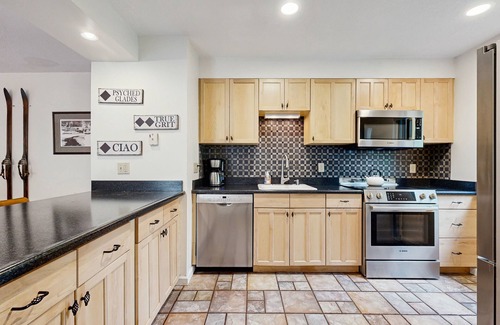 Waterville Valley House | Mountain Townhome w/pool access, private patio, walk to town