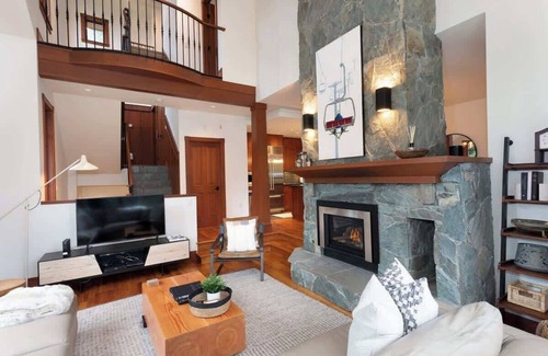 Nordic Estates House | Mountain townhouse w/ski access