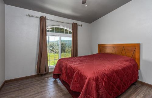 Oakhurst Cabin | Mountain Trail Lodge and Vacation Rentals